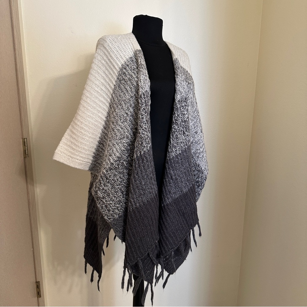 American Eagle Grey Knit Poncho